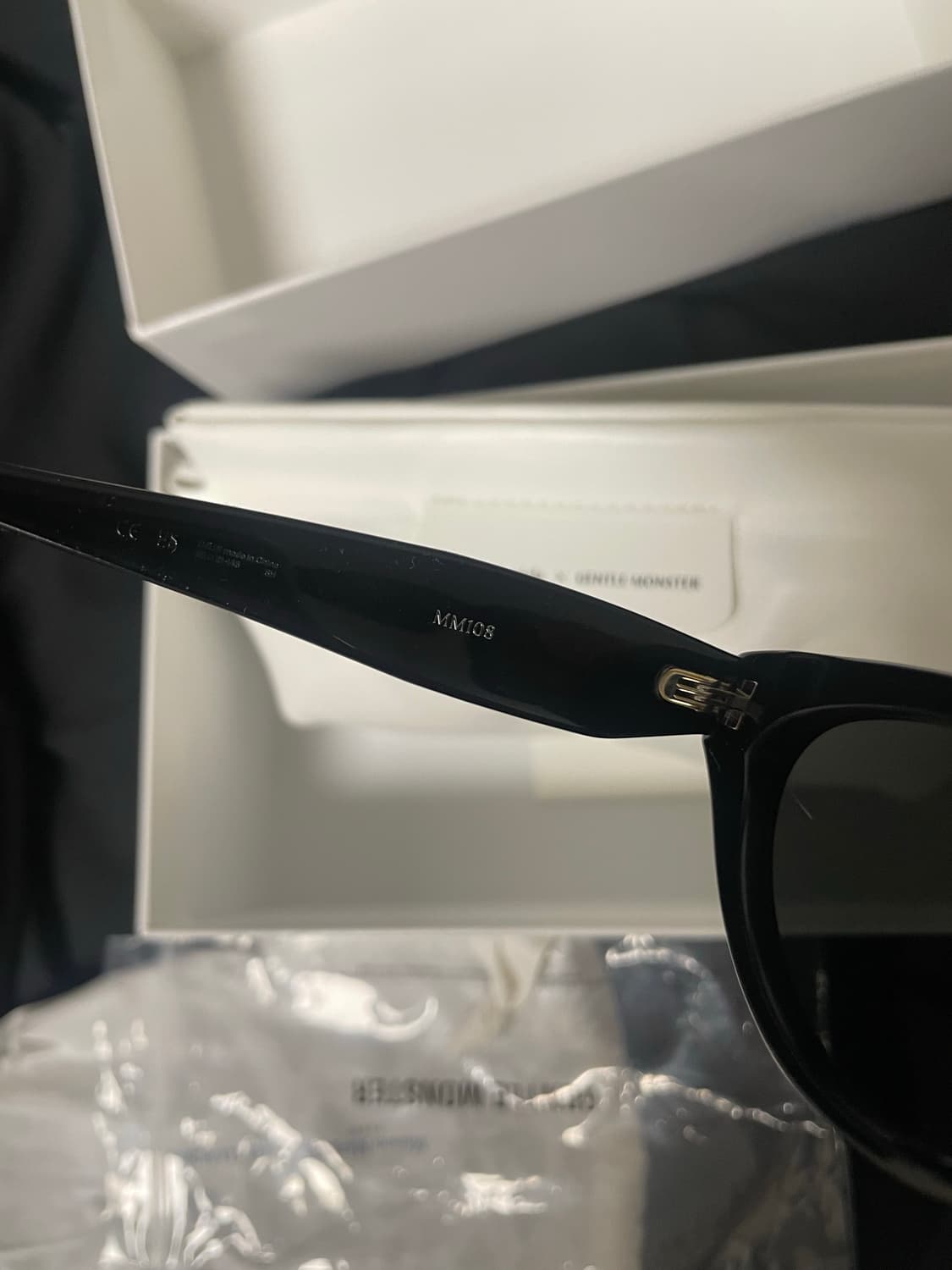(새상품) 젠틀몬스터x메종마르지엘라 선글라스 MM108 01 블랙 상품이미지5