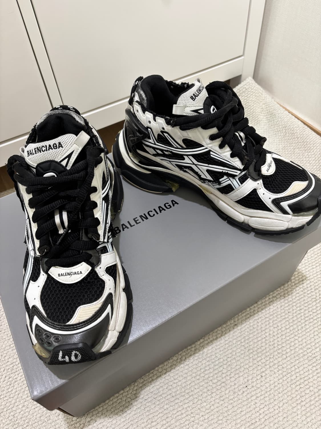 발렌시아가 러너 스니커즈 상품이미지3