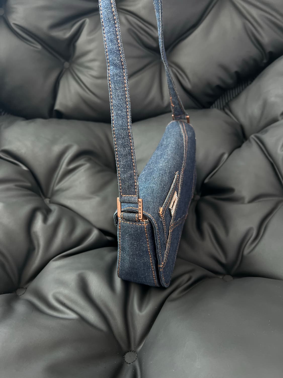 게스 GUESS Y2K 데님 숄더백 상품이미지4