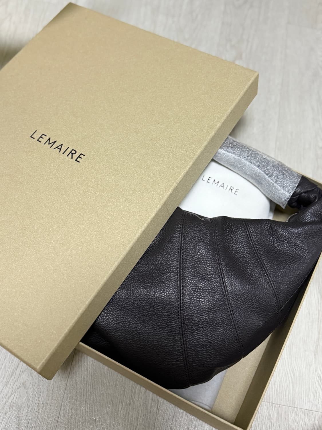 새상품 르메르 포춘크루아상 라지 그레인레더 다크초코 상품이미지1