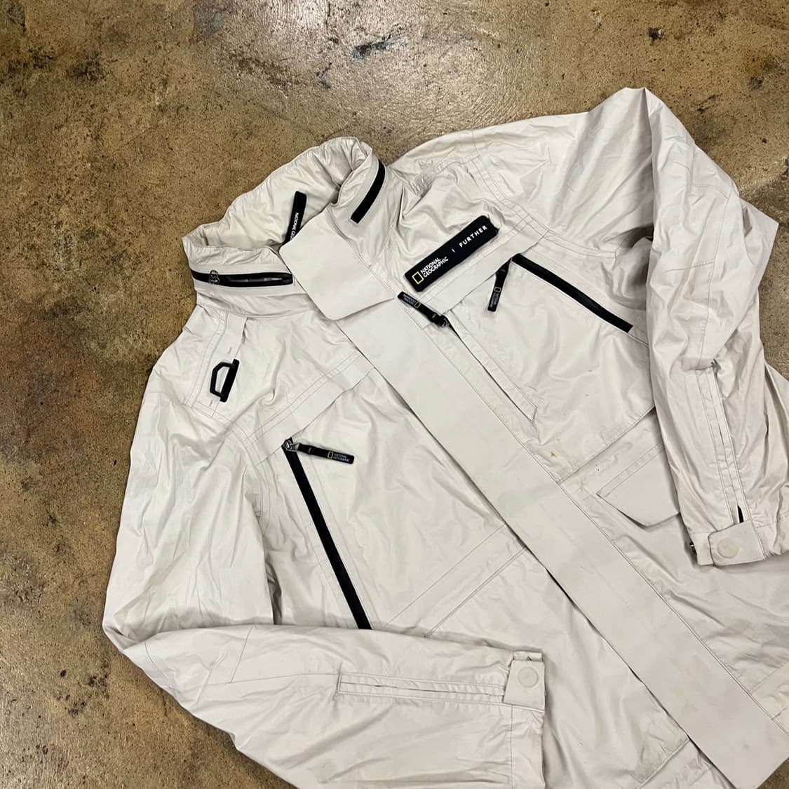 [정품/S] 내셔널지오그래픽 베이지색 바람막이 점퍼 b14 상품이미지1