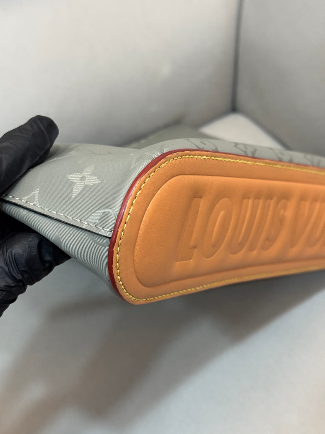 루이비통 모노그램 티타늄 킴존스 클러치   상품이미지4