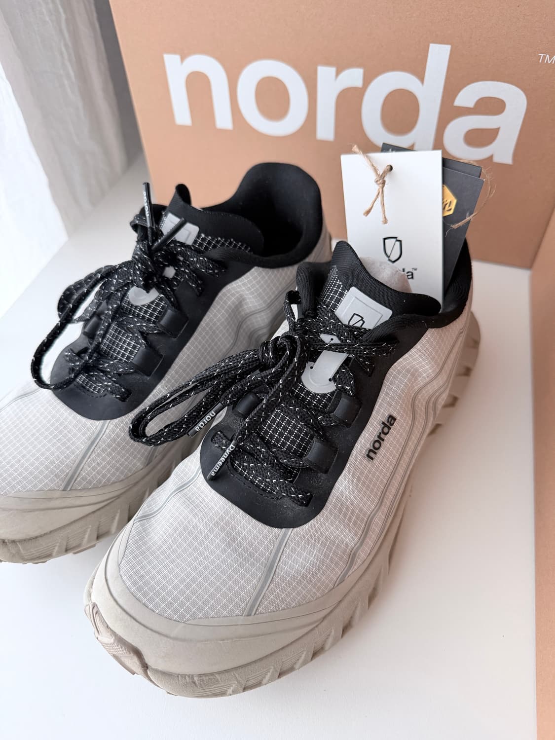 노다 Norda 002 신더 Cinder 240 상품이미지1
