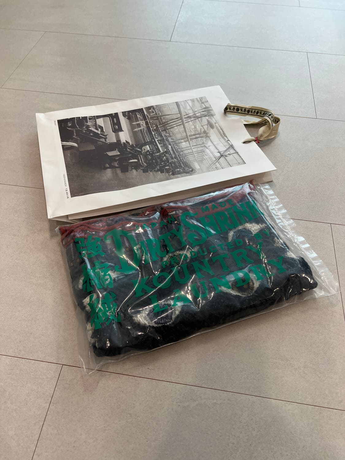 캐피탈 펠티드 울 스피크이지 해피 스카프 컬러풀 차콜 상품이미지2