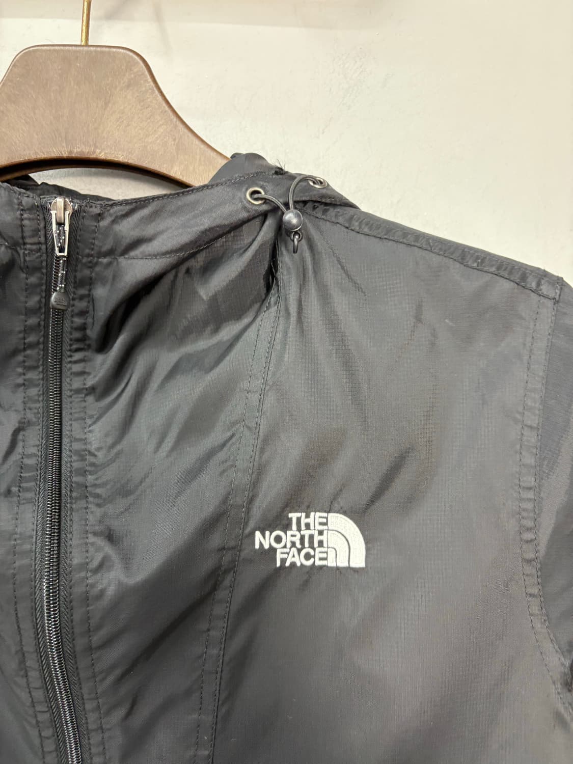 노스페이스 블랙 후드 바람막이 A2886 상품이미지5