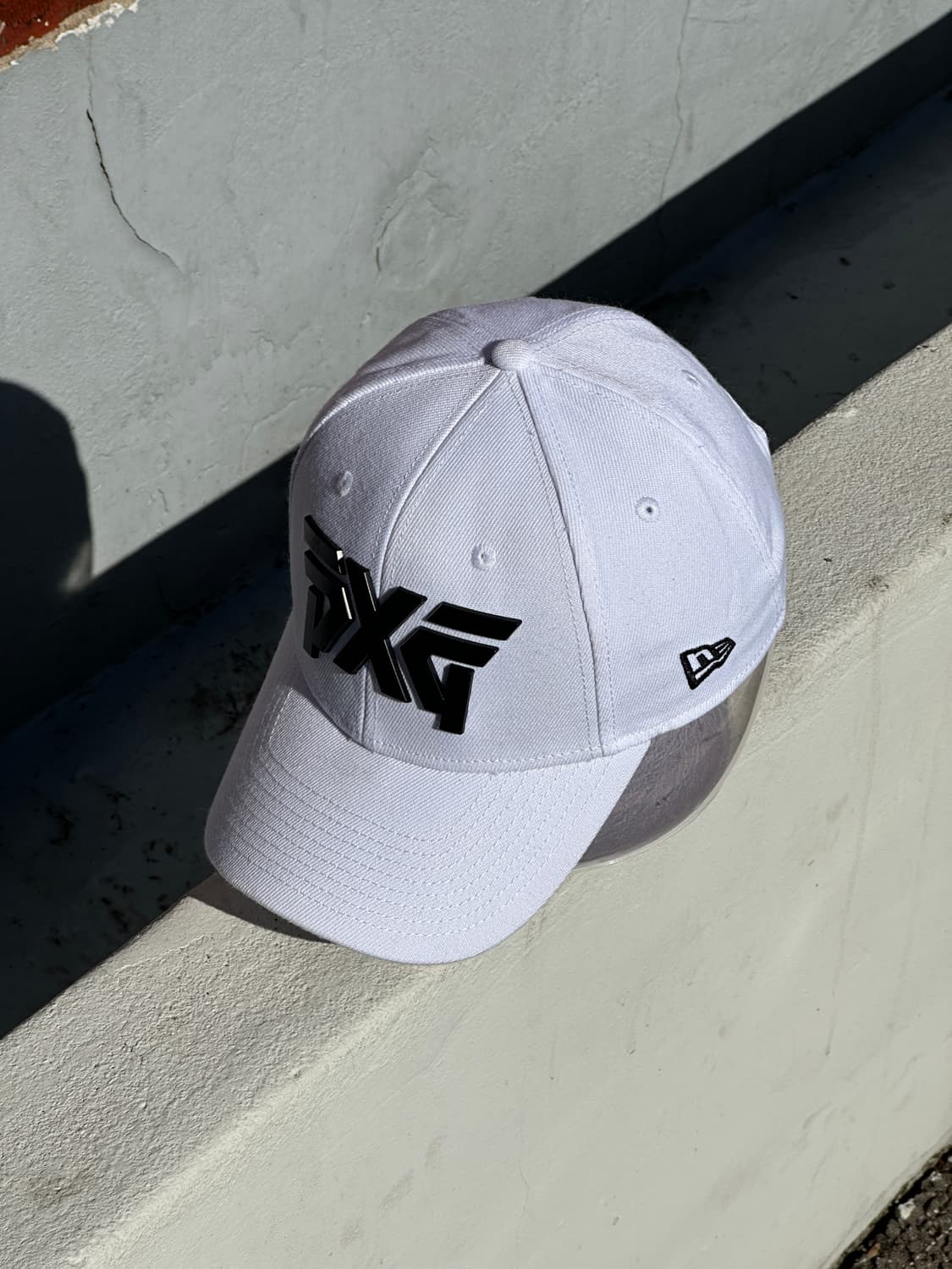 [F] PXG 골프 뉴에라 메탈로고 화이트 볼캡 모자 상품이미지2