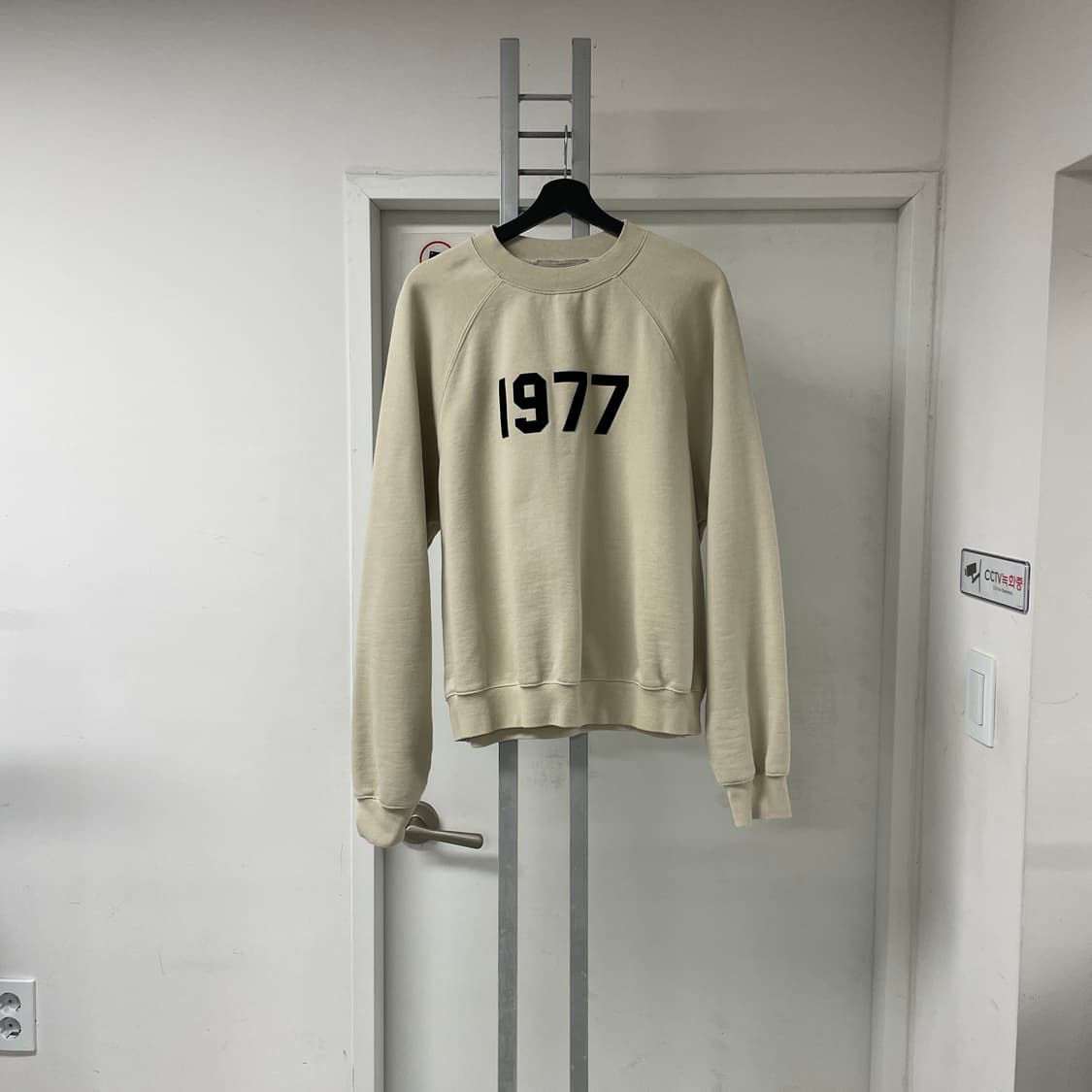 피어오브갓 에센셜 1977 맨투맨 S 상품이미지1