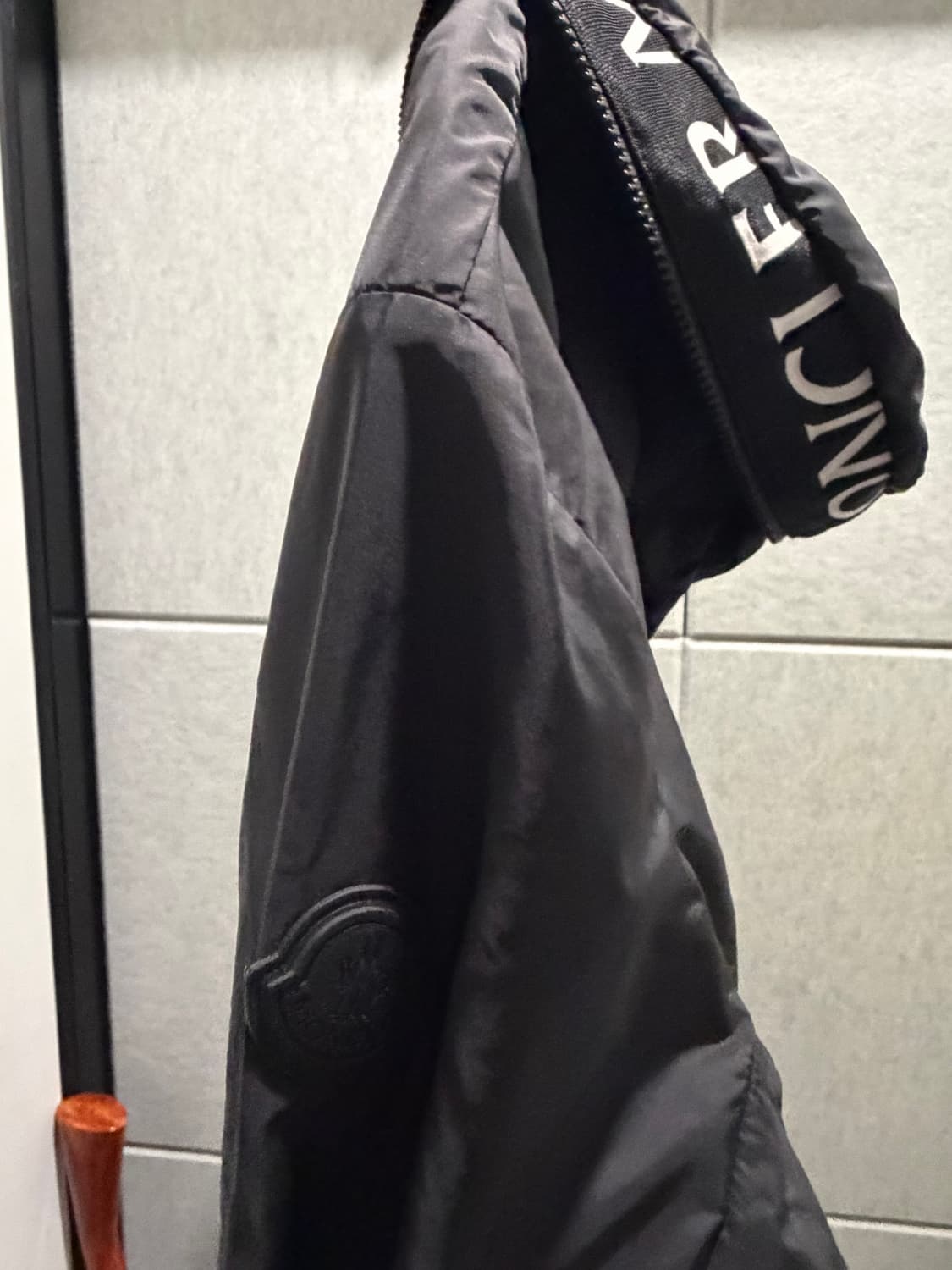 몽클레어 바람막이 자켓 I10911A00175 3사이즈 상품이미지2