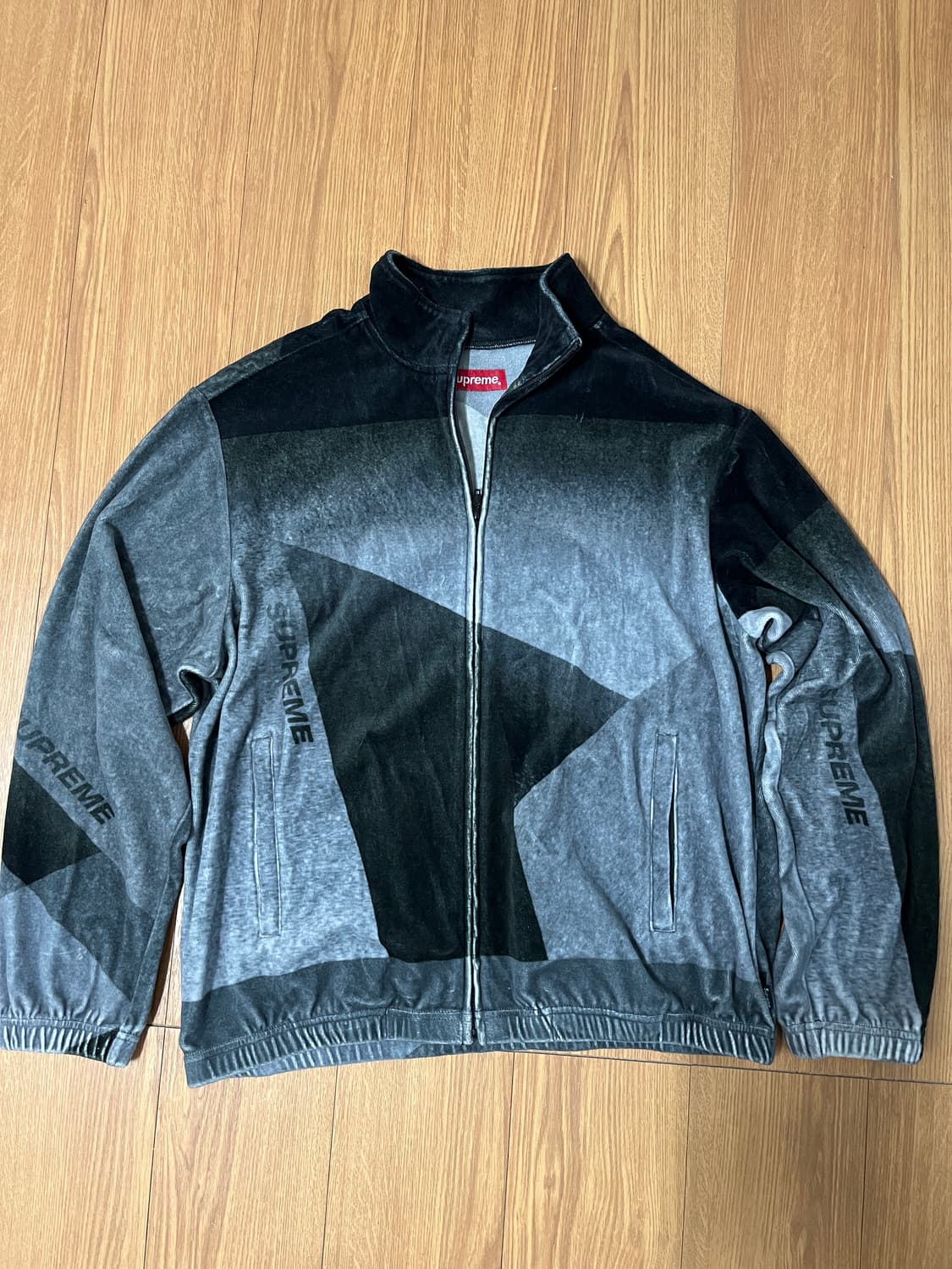 슈프림 지오 벨루어 트랙 자켓23ss제품 팝니다 상품이미지2