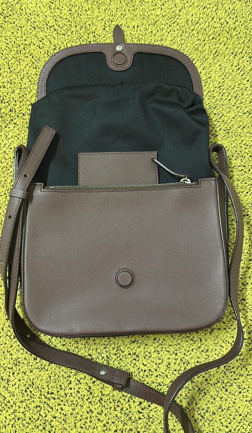 최지우 조이 가방 ) 만다리나덕 브라운 색상 크로스백 상품이미지5