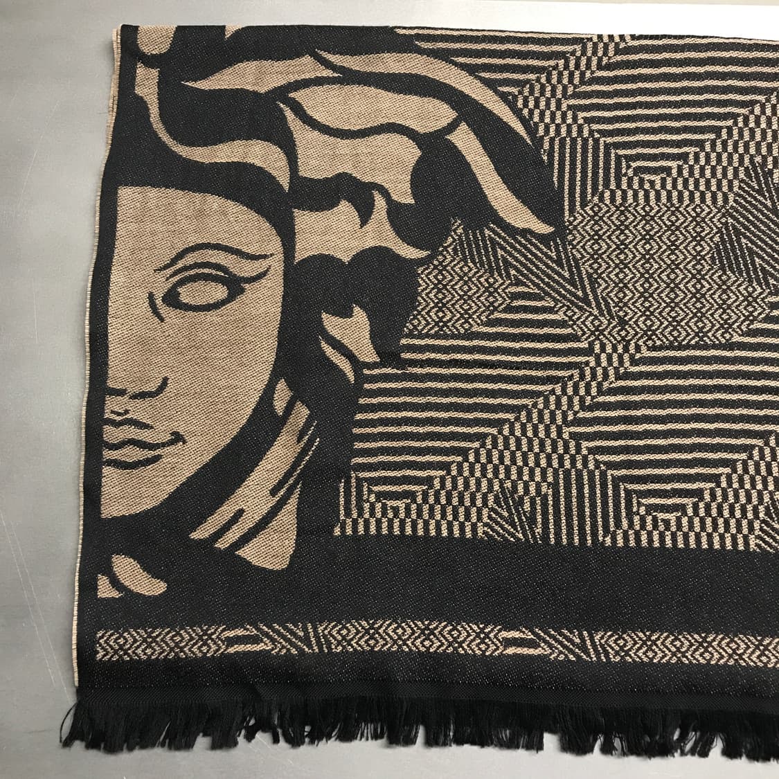 베르사체 메두사 머플러 상품이미지4