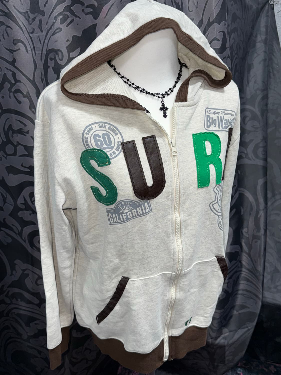 SURF 패치 브라운 포인트 후드집업 상품이미지1