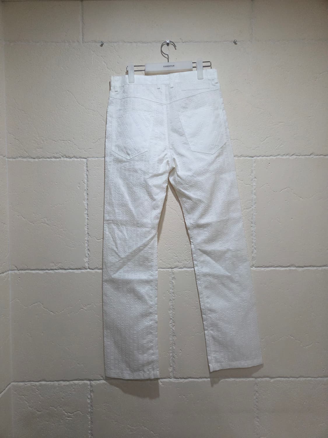 강혁 엠보싱 스트레이트 컷 트라우저 S 상품이미지2