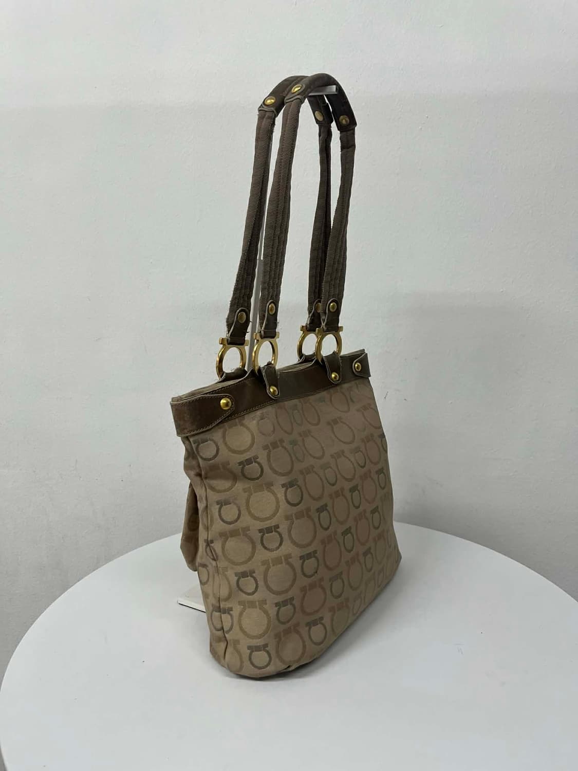 살바토레 페라가모 간치니 자카드 숄더 토트백 상품이미지2