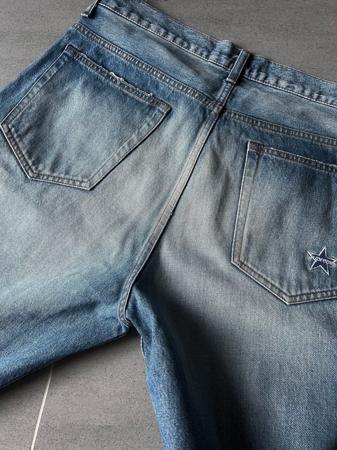 34슈프림 디스트레스드 루즈핏 셀비지 진 상품이미지6