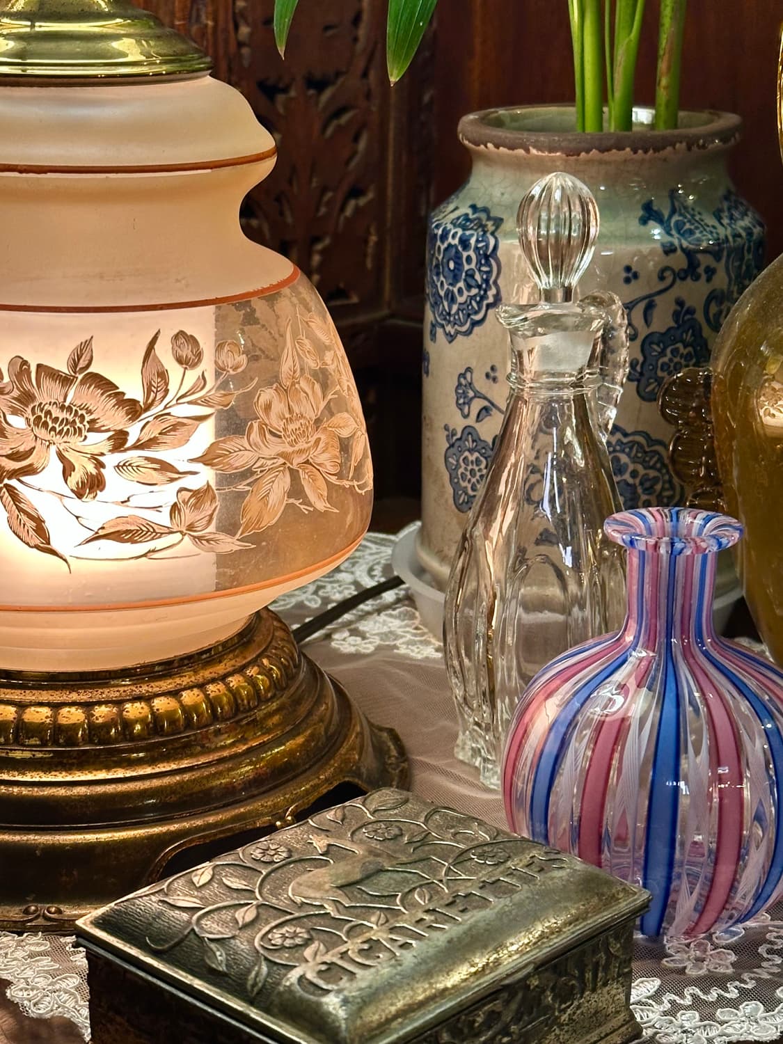 1970s Quoizel Satin Lace Hurricane Lamp 상품이미지3