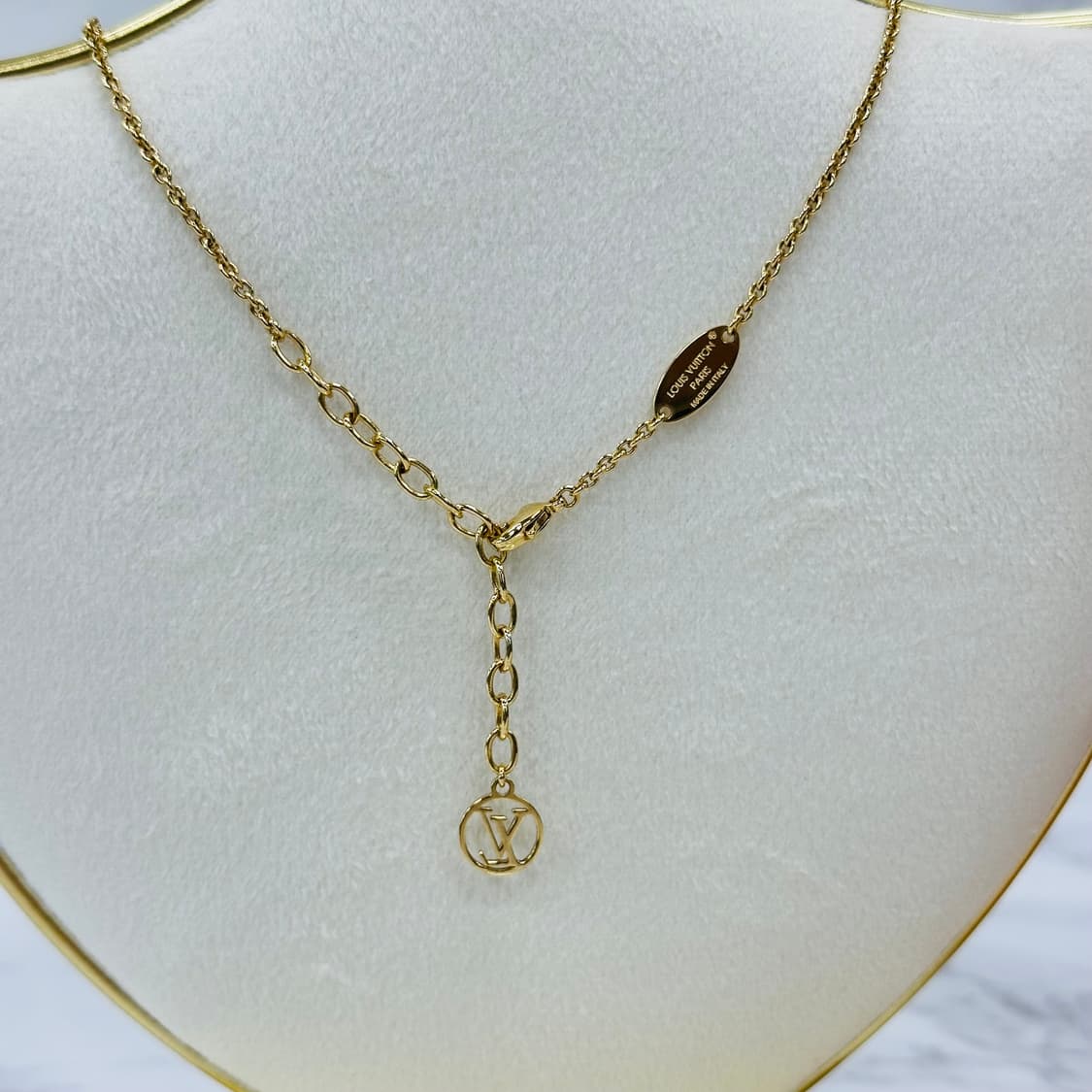 루이비통 아이코닉 블러쉬 목걸이 상품이미지4