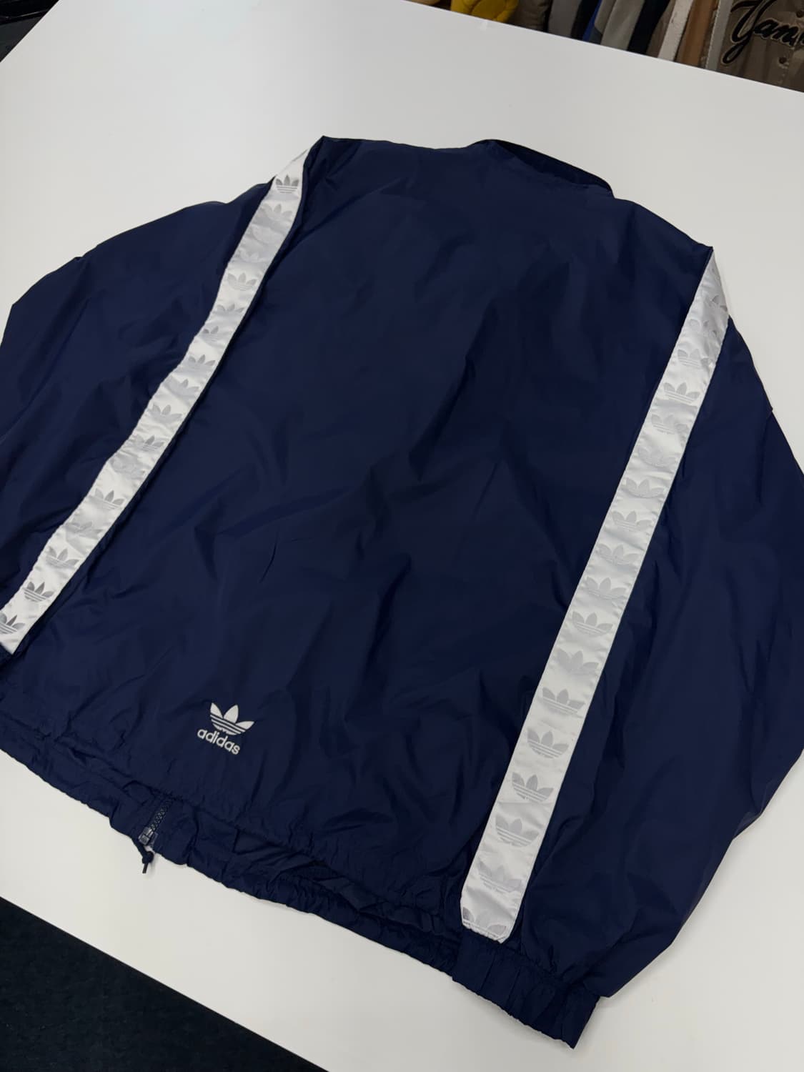 아디다스 트랙 테잎로고 오버 바람막이 상품이미지5