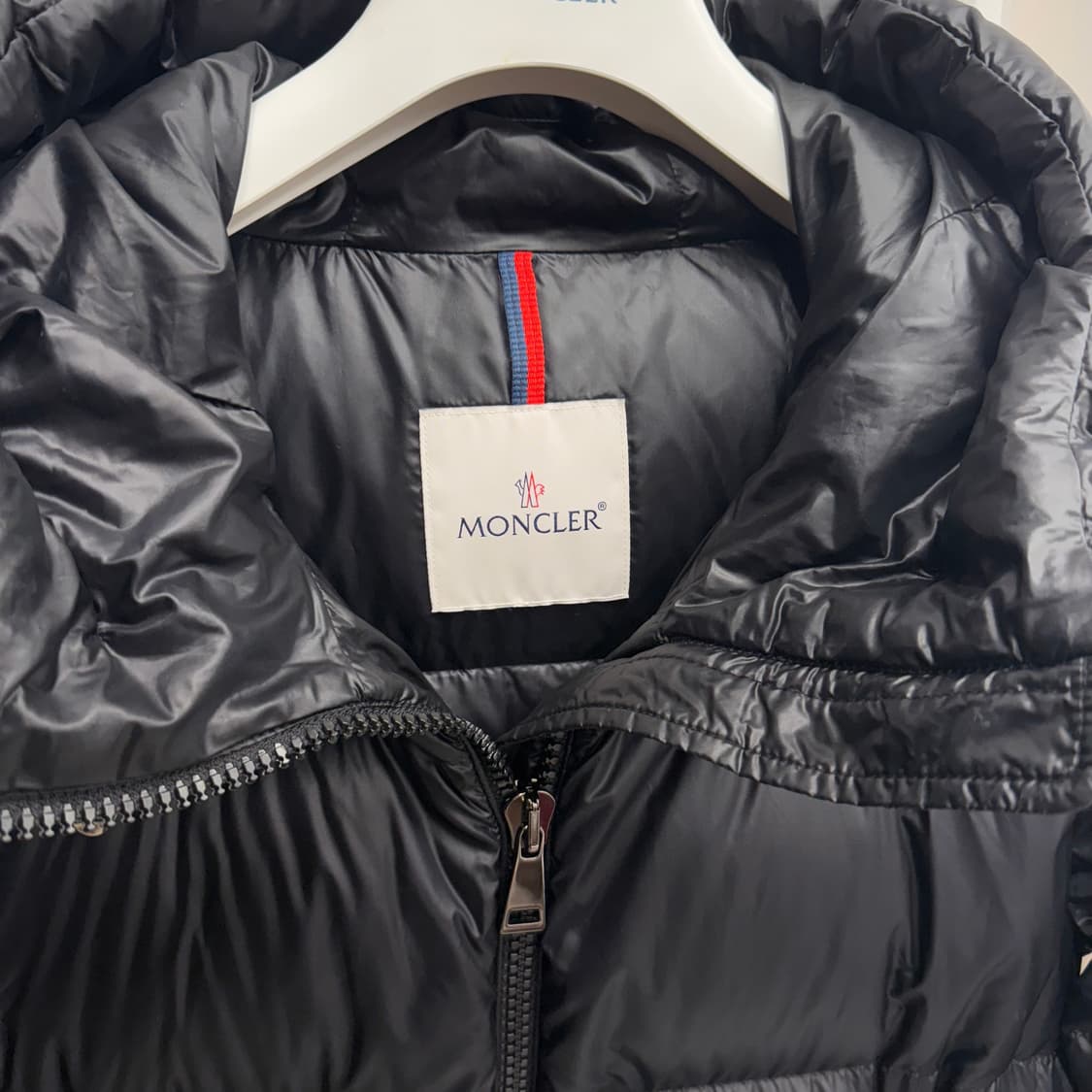 [새상품/4] 몽클레어 세리떼 남성 후드 패딩 백화점판 상품이미지3