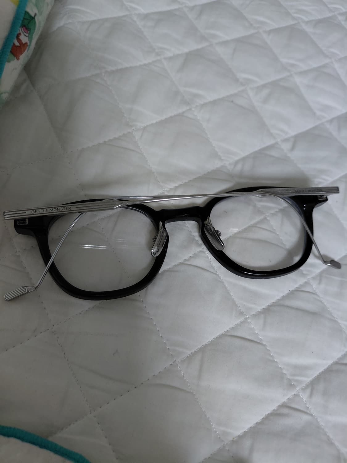 젠틀몬스터 에디 01 안경 팝니다  상품이미지2