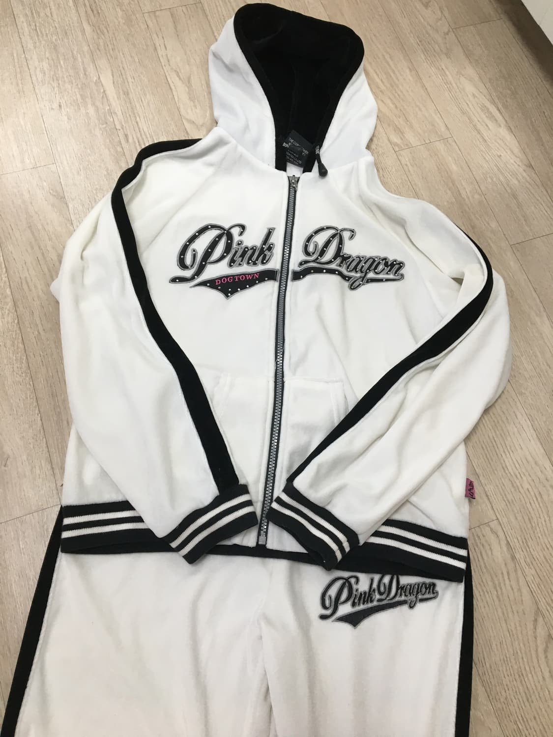 도그타운 y2k 벨벳 트레이닝 셋업 상품이미지1