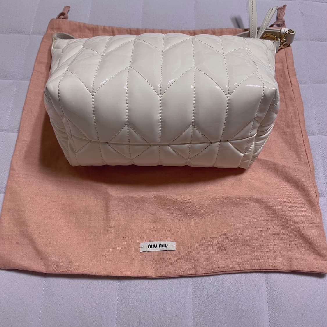 (정품)미우미우 스피릿 마테라쎄 시레 미니백 화이트 가방 상품이미지6