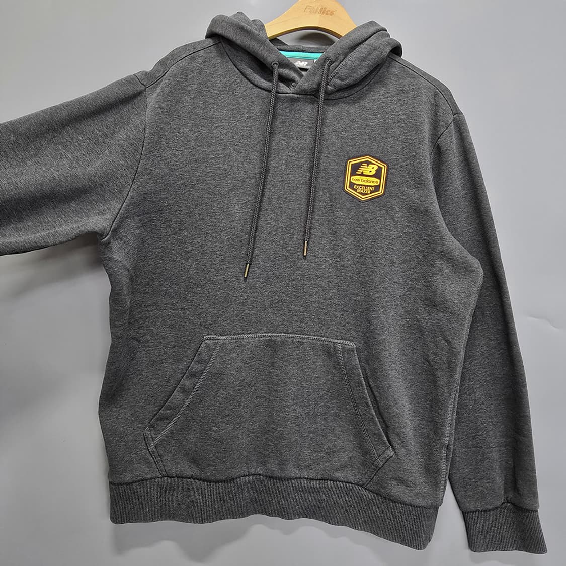 뉴발란스(New Balance) 로고 패치 후드티 그레이 100 상품이미지2