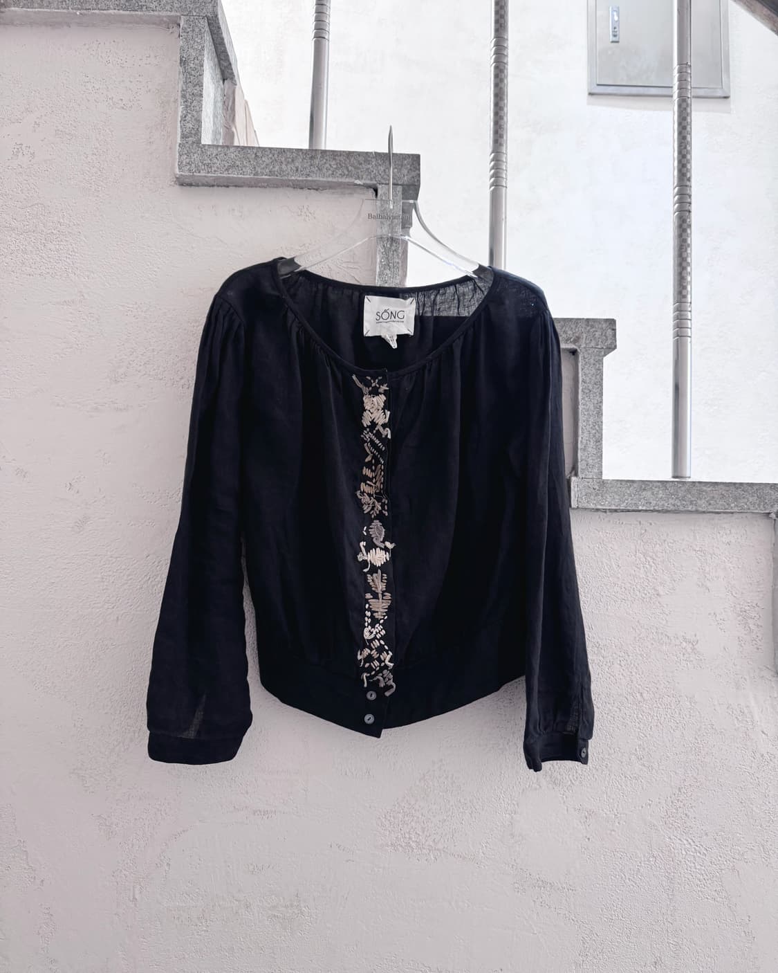 SÓNG Embroidered Cropped Blouse 상품이미지4