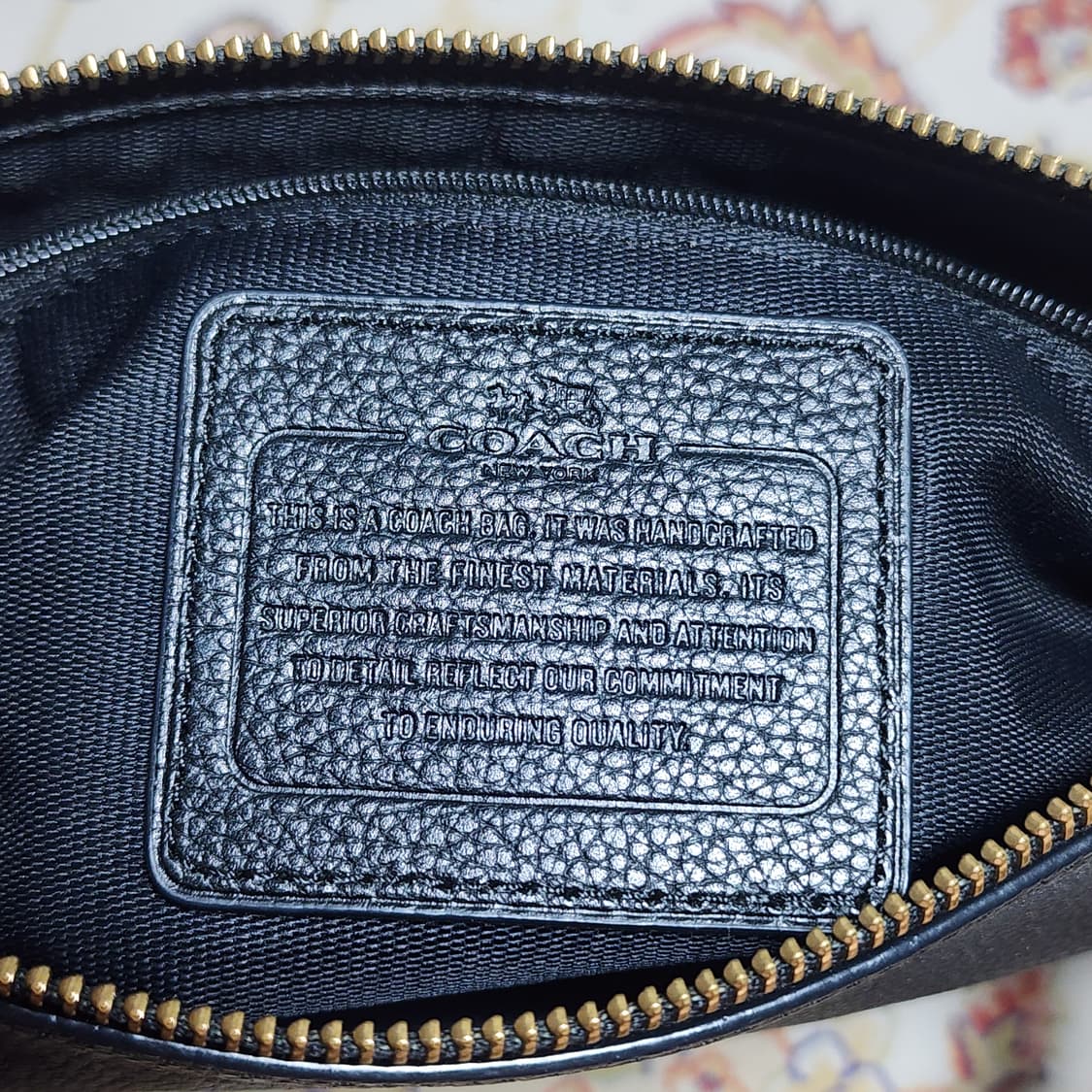 코치 페블 레더 찰리백 가방
[정품] 상품이미지5