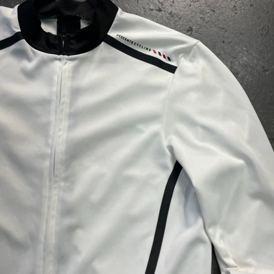 100 데상트 집업 상품이미지2