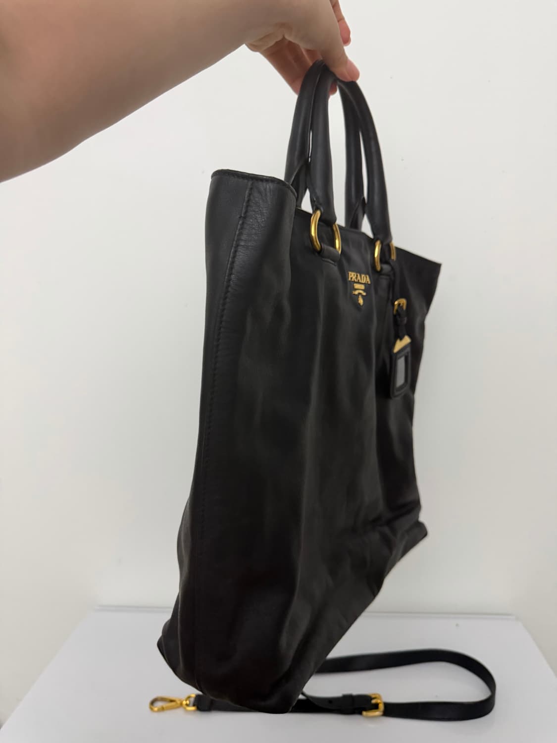 [정품] 프라다 블랙 대학생 토트백  상품이미지4