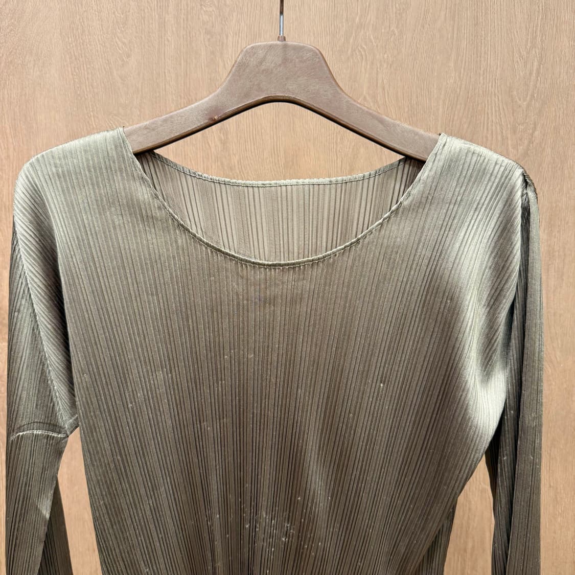 이세이미야케 플리츠플리즈 롱 슬리브 티셔츠 슬림핏 올리브 상품이미지4