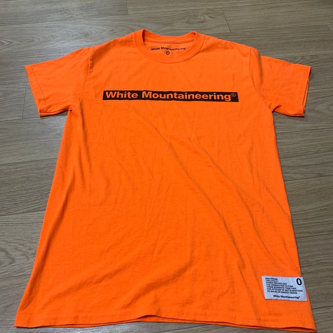 0)White Mountaineering 화이트 마운티어링 로고 반팔티 상품이미지1