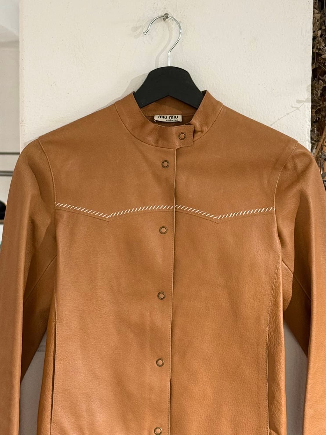 미우미우 브라운 스티치 레더 자켓 상품이미지4