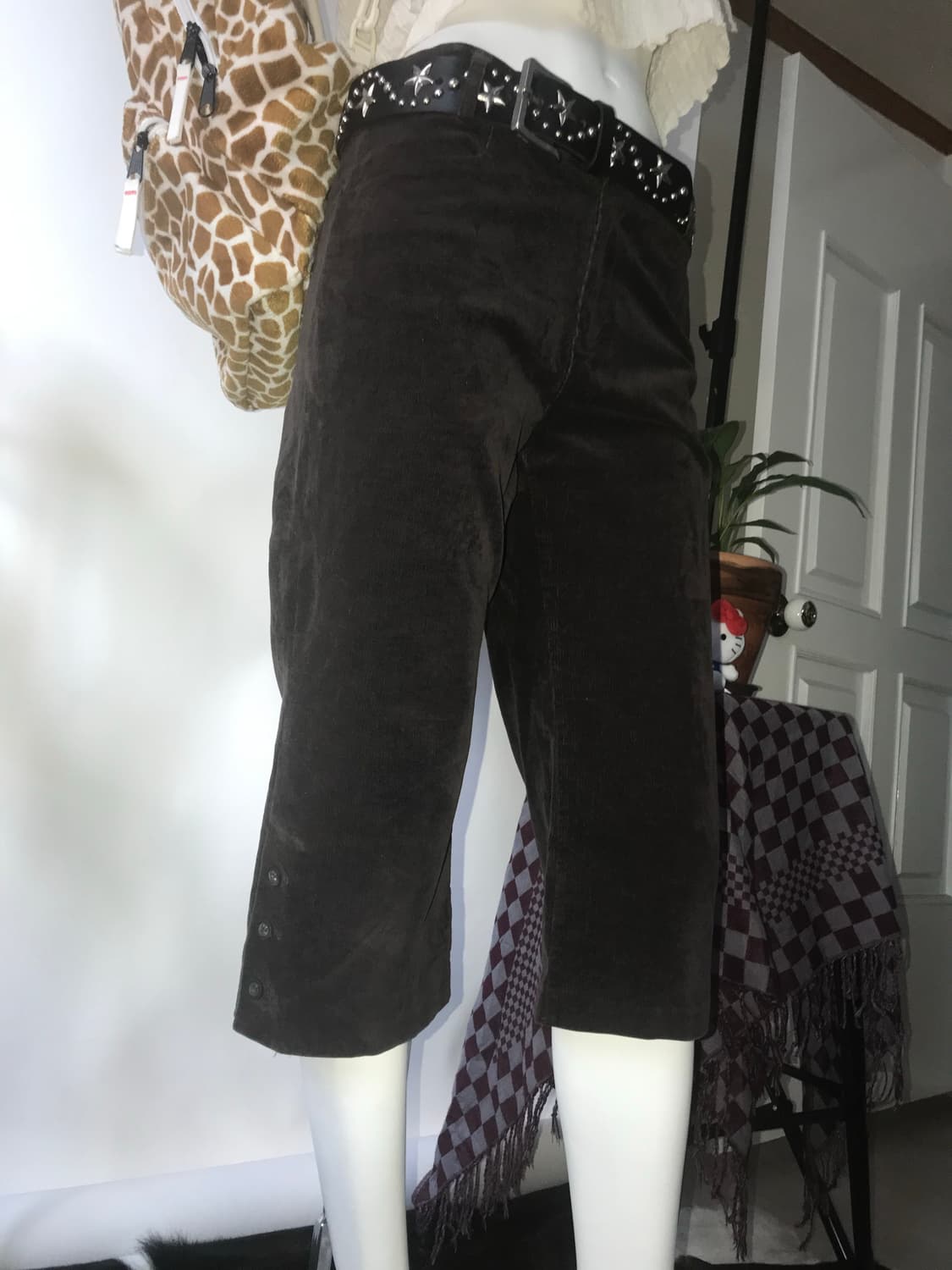 Button Detail Corduroy Capri Pants 상품이미지1