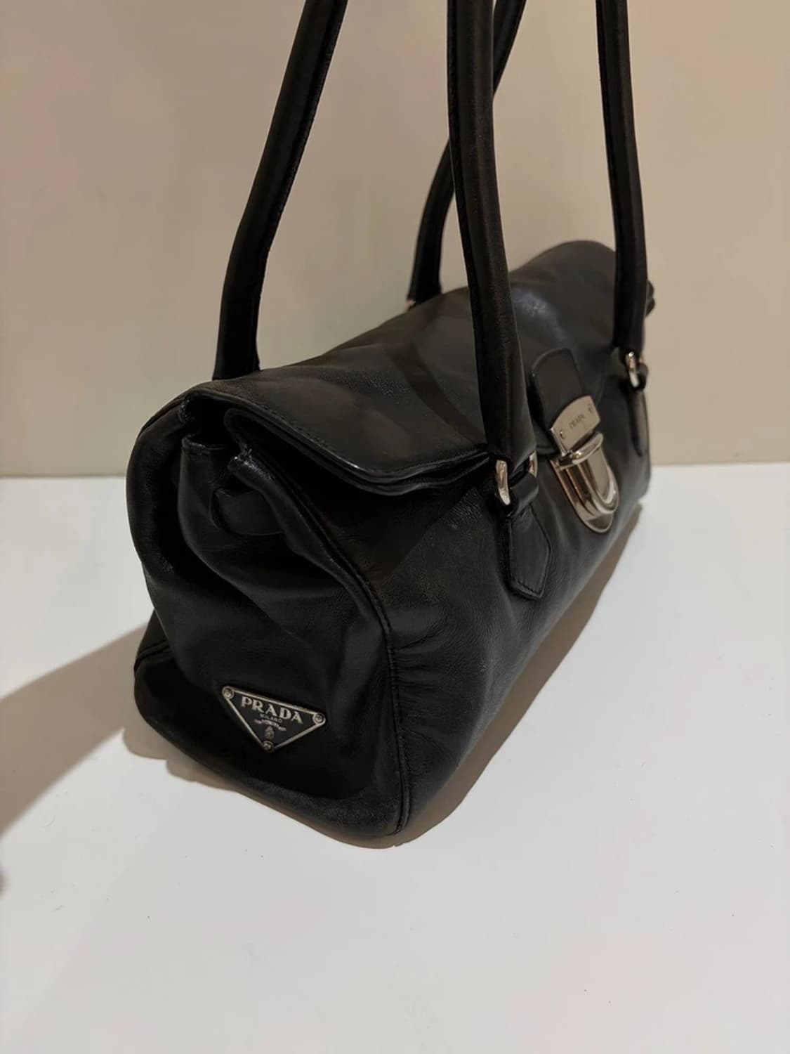 프라다 PRADA 00's Y2K 메탈 버클 바게트 숄더백 Q1567 상품이미지1
