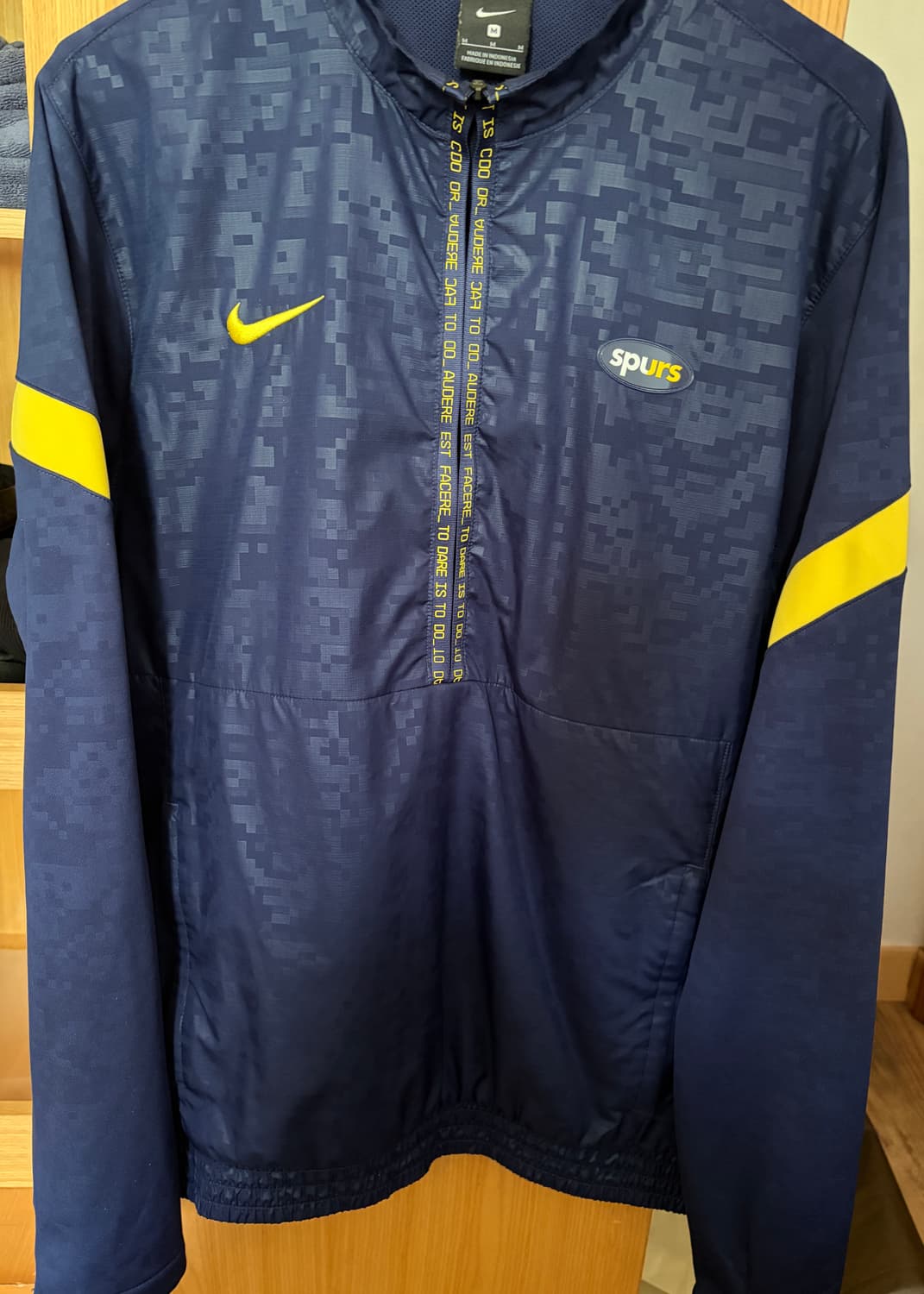 나이키 토트넘 빅로고 반집업 상품이미지1