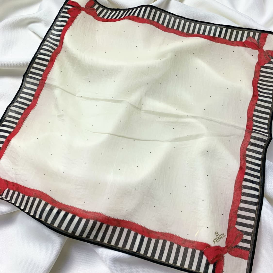 [정품] Fendi 펜디 리본 빈티지 쁘띠스카프 손수건 상품이미지1