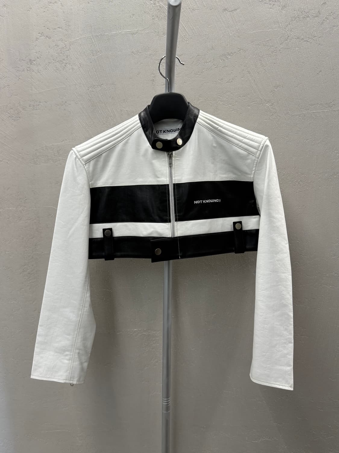 낫노잉 크롭 레이싱 레더 자켓 상품이미지2