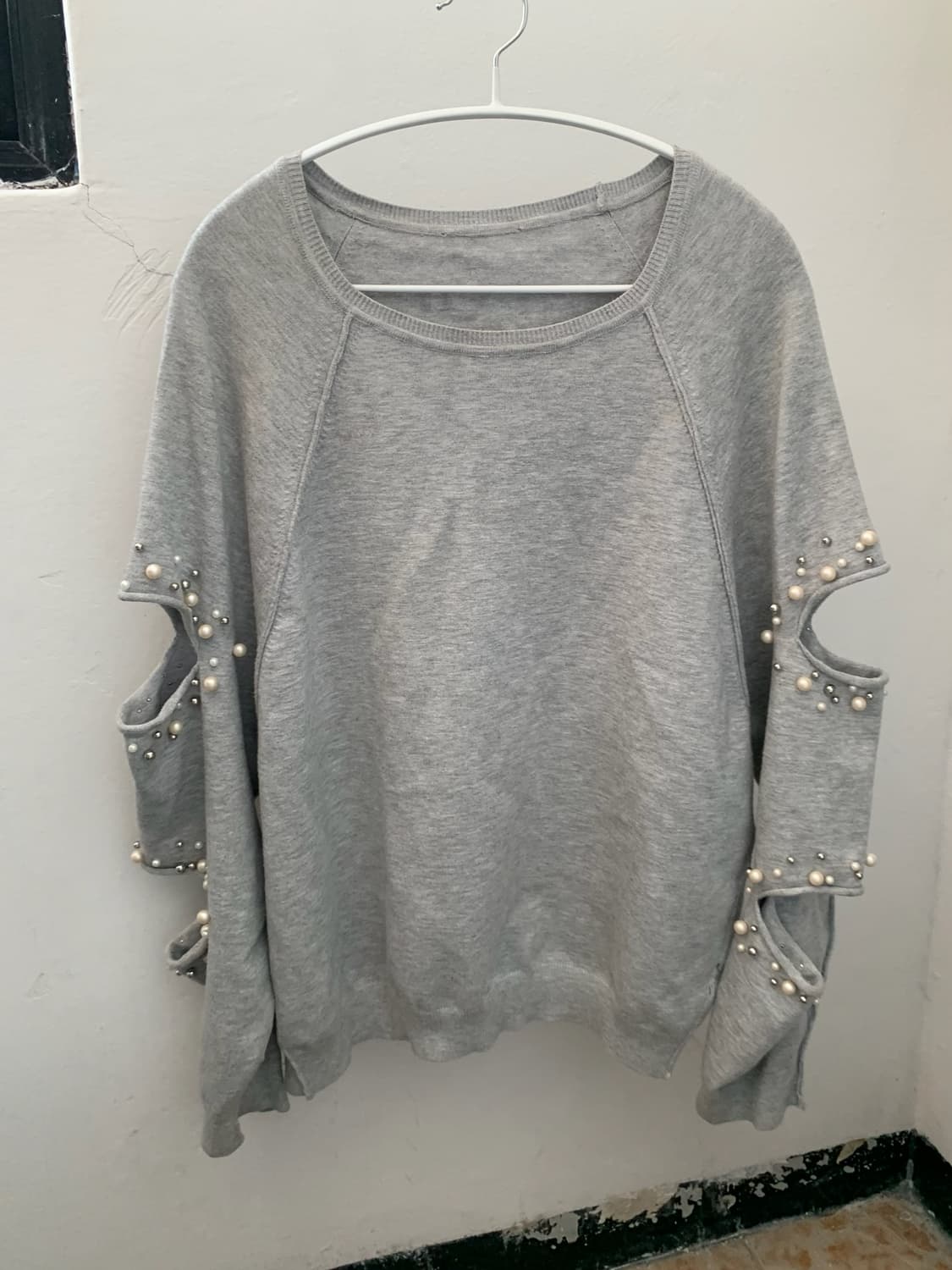 절개 진주 니트 상품이미지1