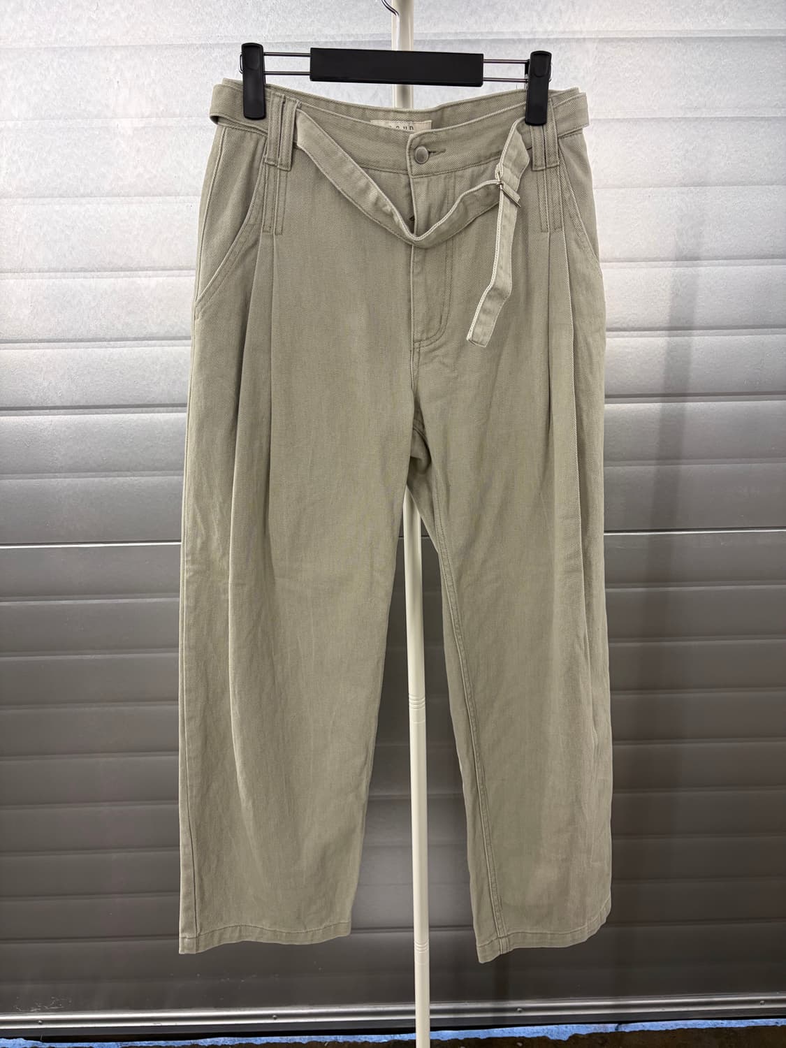 Noun chino two-tuck pants 0 상품이미지2