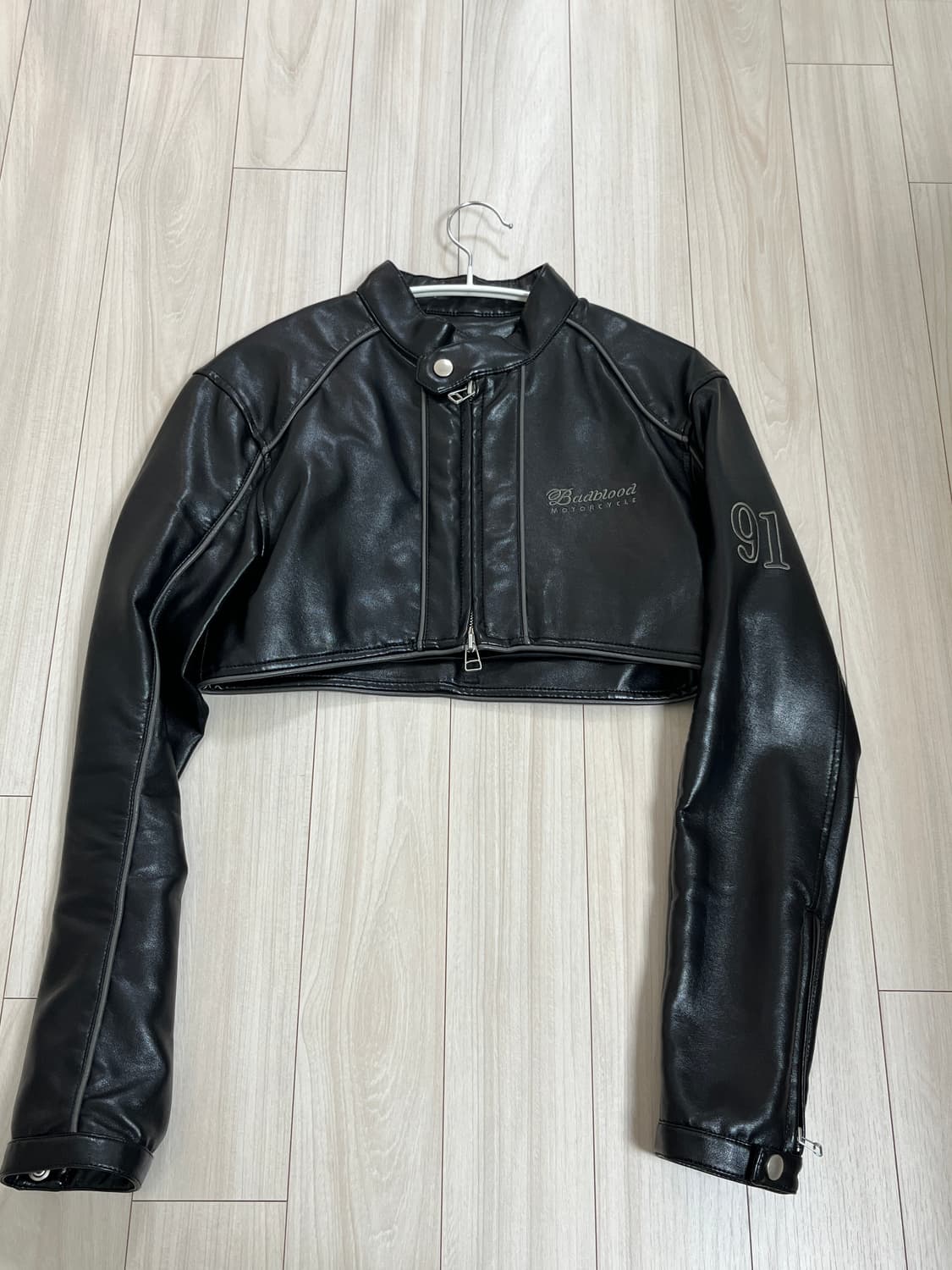 배드블러드 크롭 레이싱 가죽자켓 상품이미지1