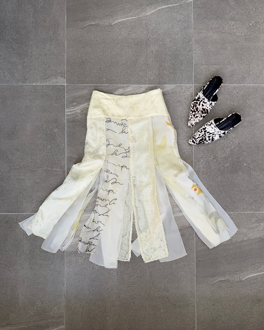 Ivory oriental floral lettering slit sk 상품이미지1