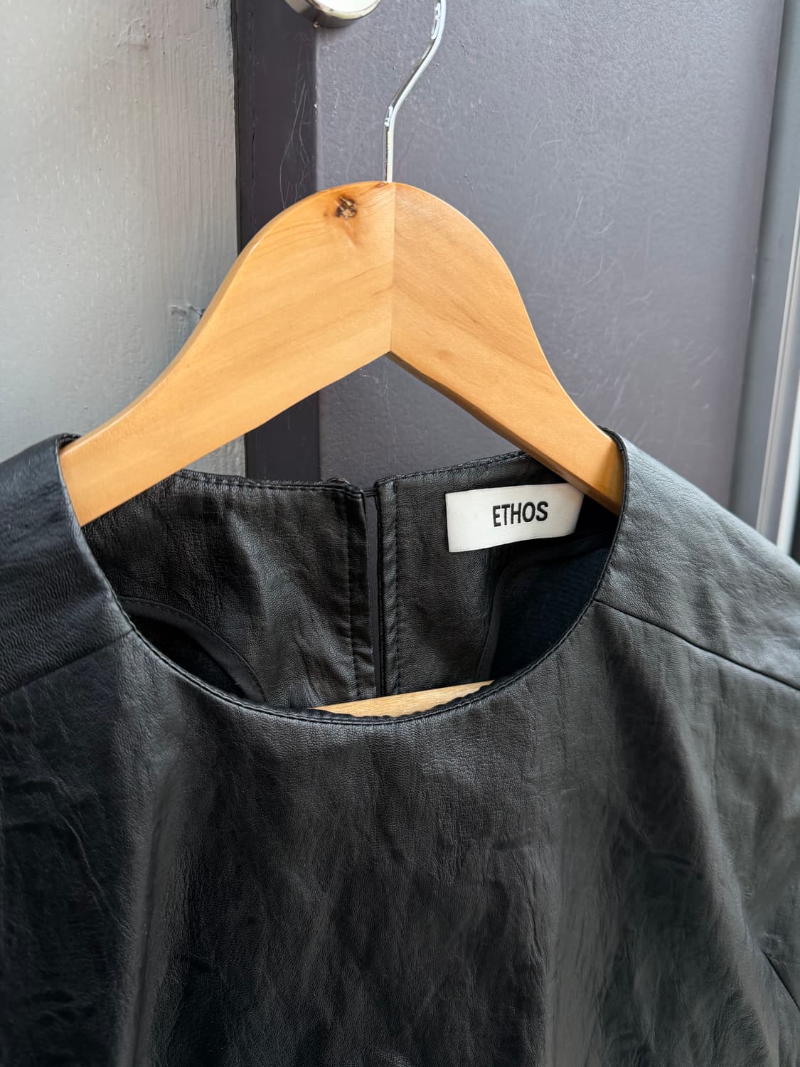 에토스 레더 하프 슬리브 탑 상품이미지7