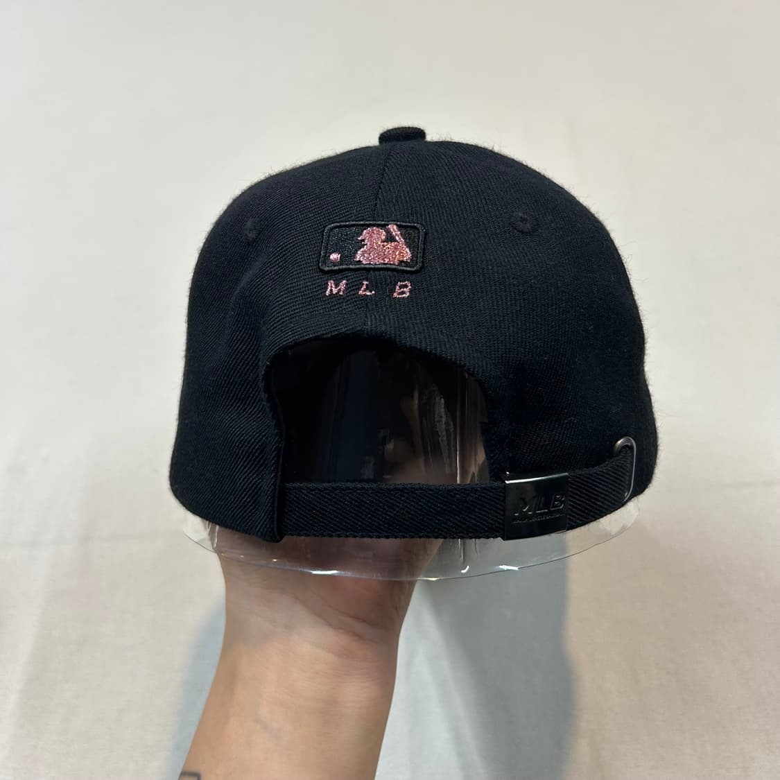 Free) 뉴에라 NY 핑크 자수 볼캡 블랙 상품이미지4