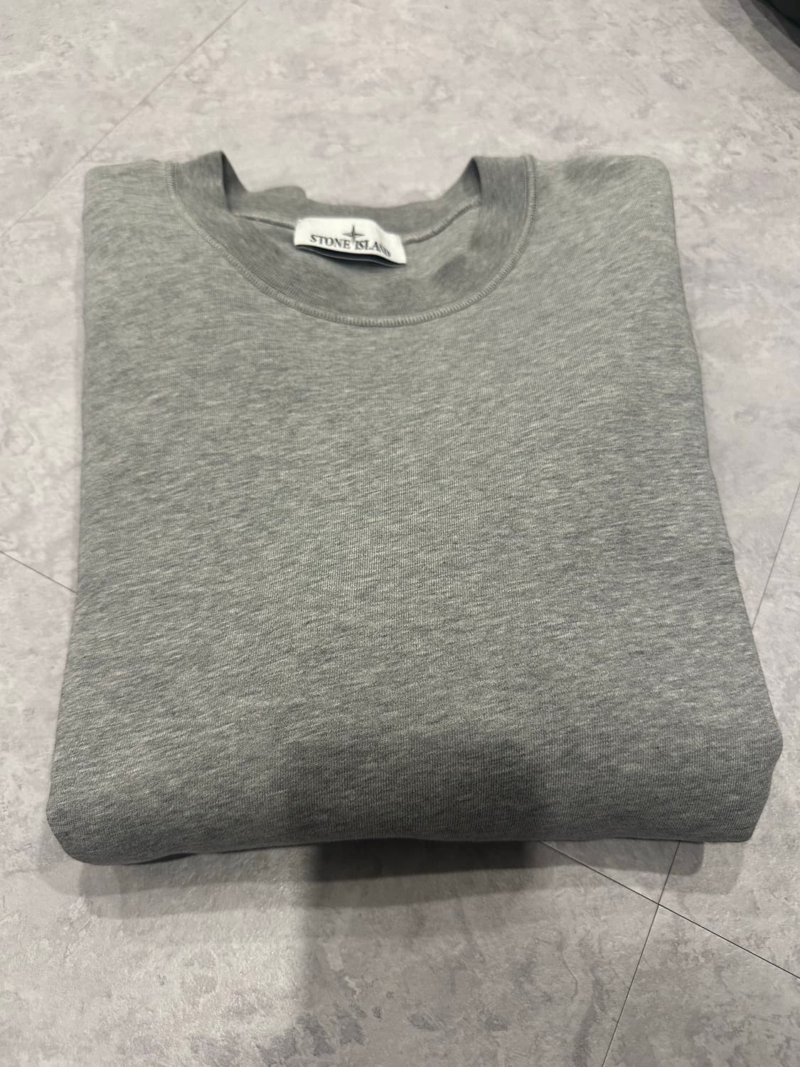 스톤아일랜드 / 22FW 그레이 맨투맨 / L 상품이미지1