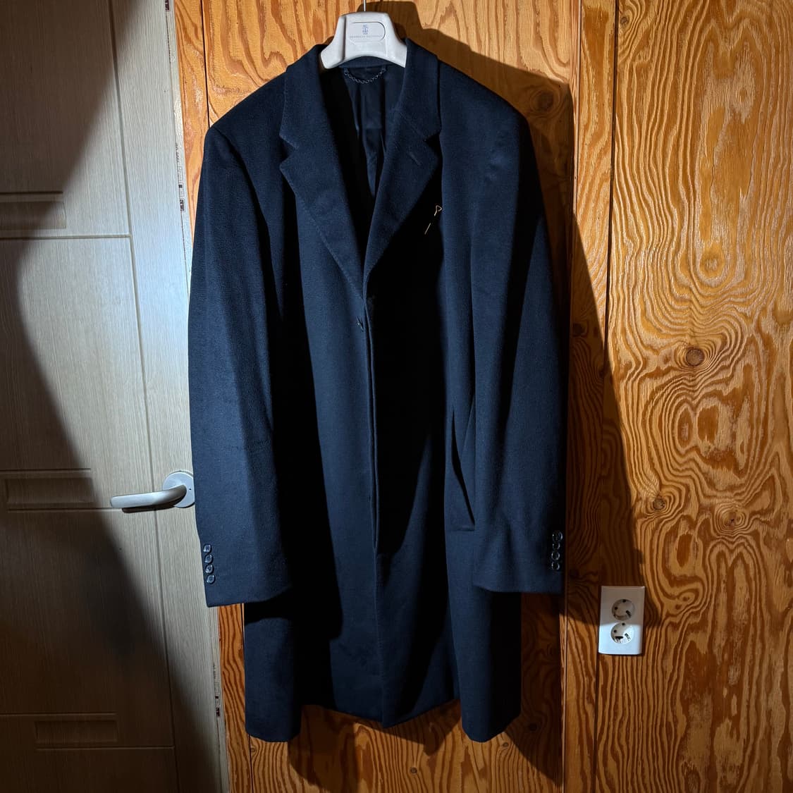 루이비통 22fw 스테이플 에디션 싱글 코트 판매 합니다. 상품이미지2