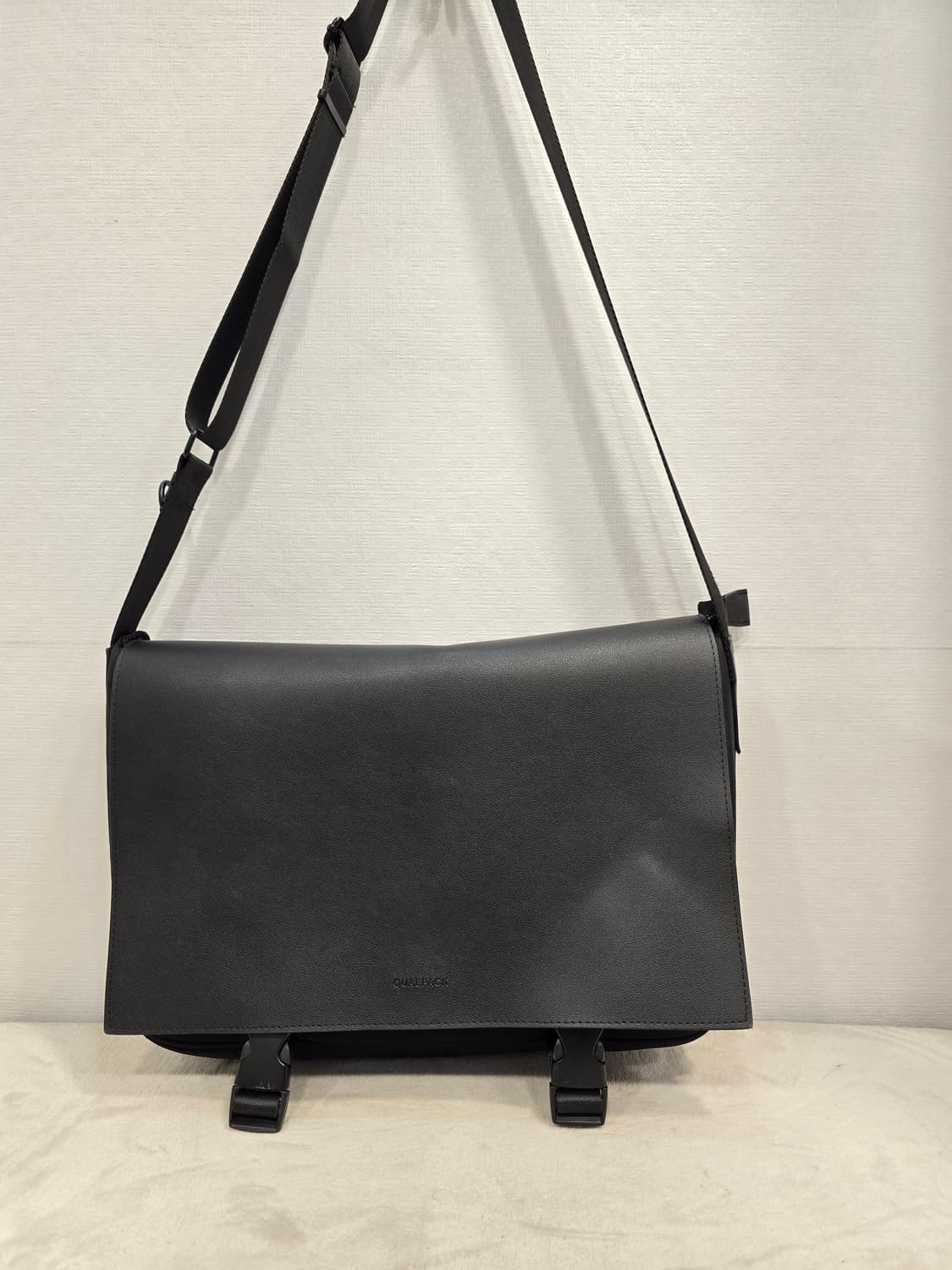 퀄팩 커렌트 레귤러 메신저백 숄더백 크로스백 블랙 상품이미지2