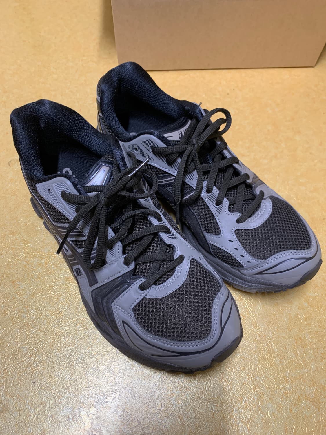 [265] 아식스x언더마이카x아트모스 젤카야노 14 페퍼블랙 상품이미지1