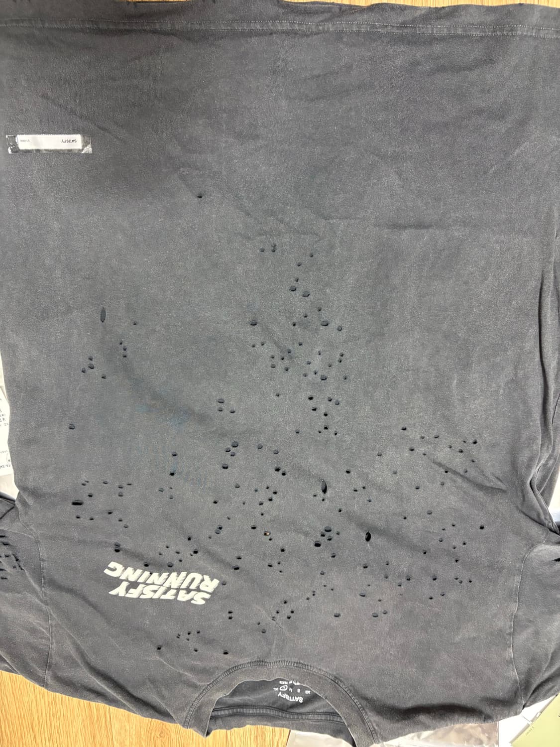 새티스파이 모스테크 티셔츠 L 에이지드 블랙 상품이미지1